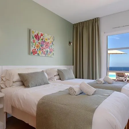 Cala'n Blanes Sleeps 9 Pool Air Con Wifi 别墅